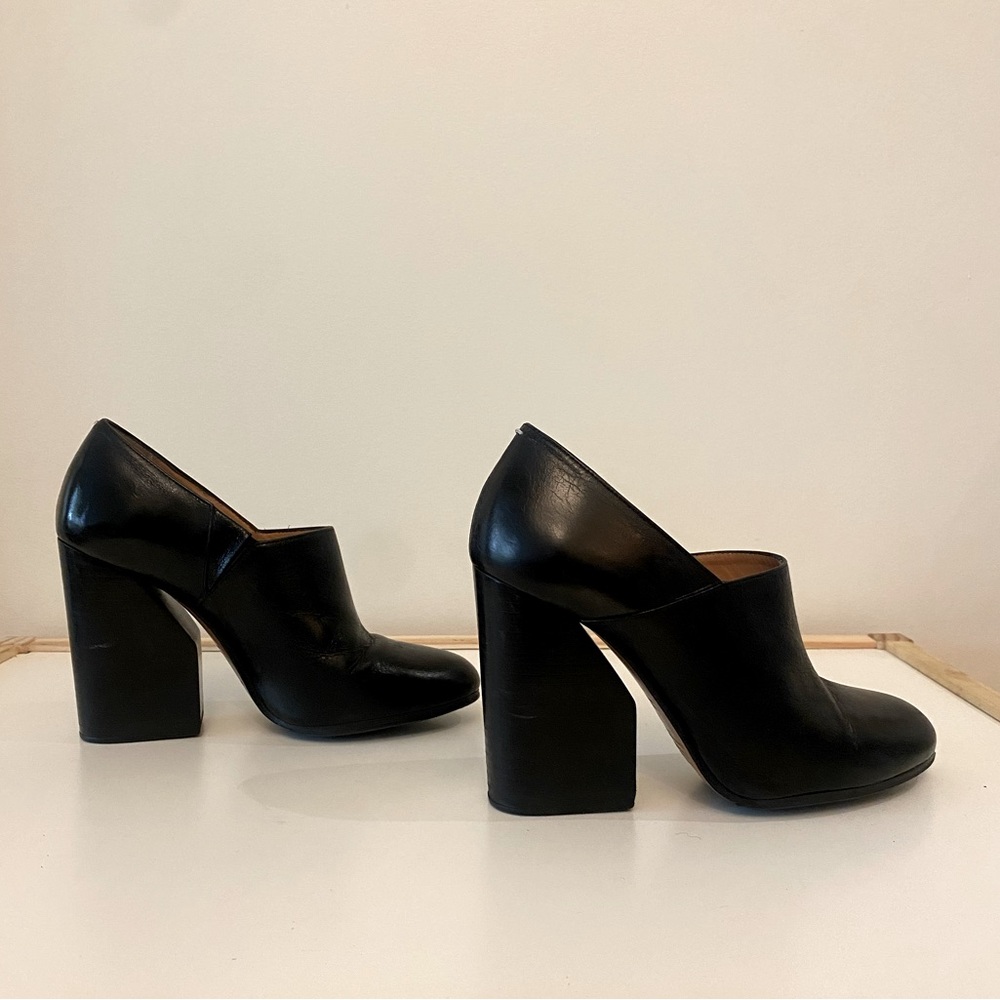 MAISON MARTIN MARGIELA 22 BLACK LEATHER CUT OUT HEELED PUMPS W/38
